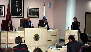 Seyhan Belediye Meclisi tatlı başladı, protestoyla bitti