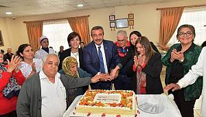 Soner Çetin, yaşlıların mutluluğunu paylaştı