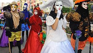Adana'yı karnaval heyecanı sardı