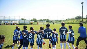 Adana Demirspor Futbol Okulu yeni yetenekler arıyor