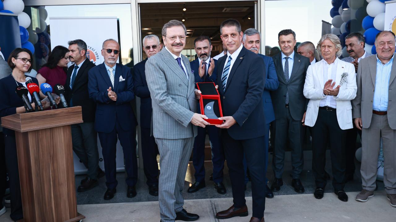 Denizcilik Fakültesi’ne emeği geçenlere plaket